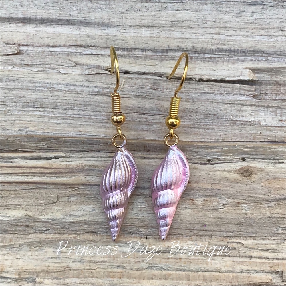 Gold Pink Sea Shell Dangle Earrings‎